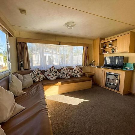 Lovely 8 Berth Caravan At St Osyth Beach Holiday Park Ref 28101G Clacton-on-Sea Εξωτερικό φωτογραφία